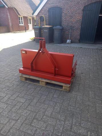 manegevlakker palletdrager woelpoot  grondbak kieper schaaf beschikbaar voor biedingen