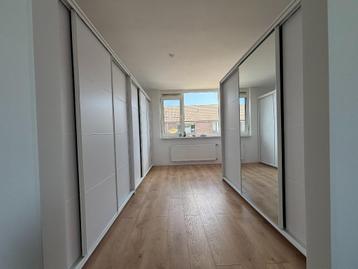 KLEDINGKAST MET TRANSPORT EN MONTAGE - afbeelding 2