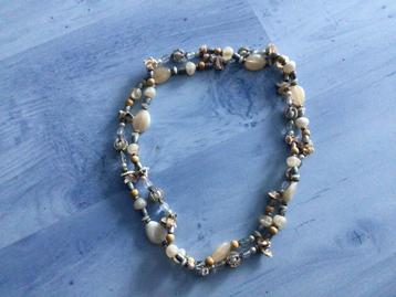 Ketting met stenen beige/creme kleurig beschikbaar voor biedingen