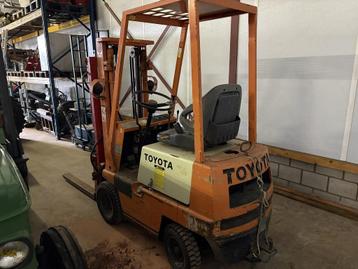 Toyota mini heftruck + kistenkantelaarl beschikbaar voor biedingen