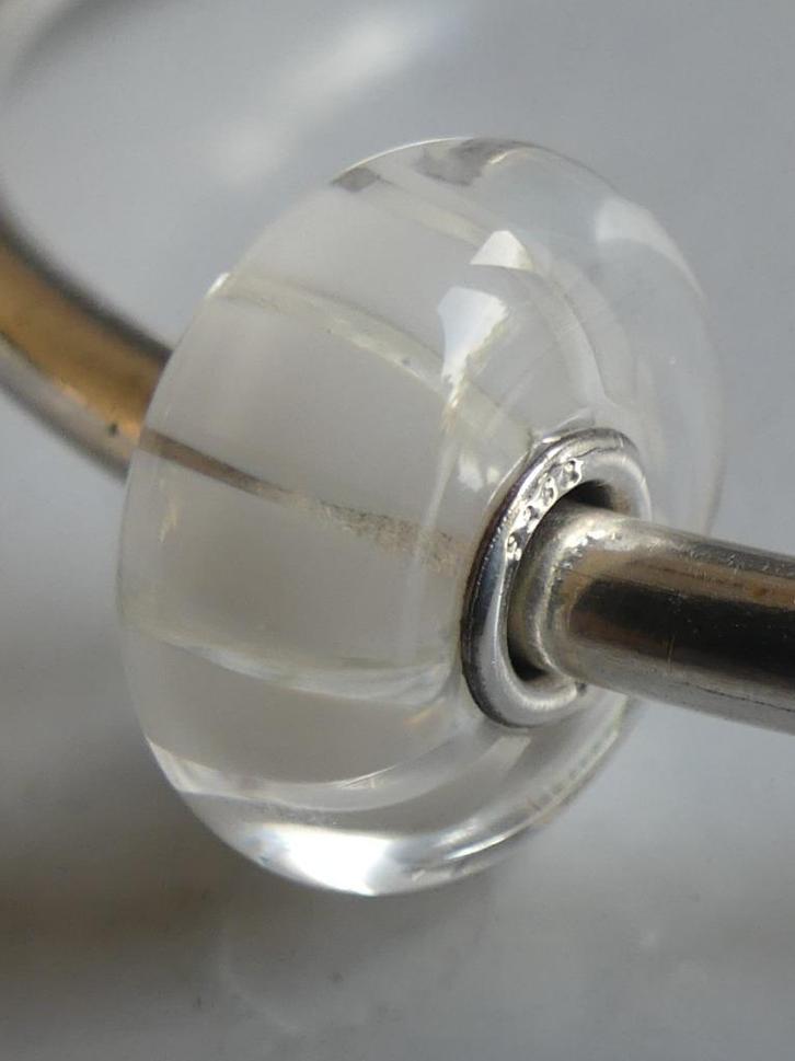 Trollbeads WITTE STREEP, Sieraden, Tassen en Uiterlijk, Bedels, Zo goed als nieuw, Trollbeads, Glas of Kristal, 1 bedel, Verzenden