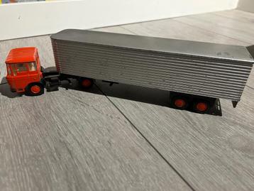 Metalen trucks Lion Car & Henschell - nostalgisch speelgoed beschikbaar voor biedingen