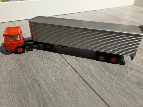 Metalen trucks Lion Car & Henschell - nostalgisch speelgoed, Hobby en Vrije tijd, Modelauto's | 1:50, Gebruikt, Bus of Vrachtwagen