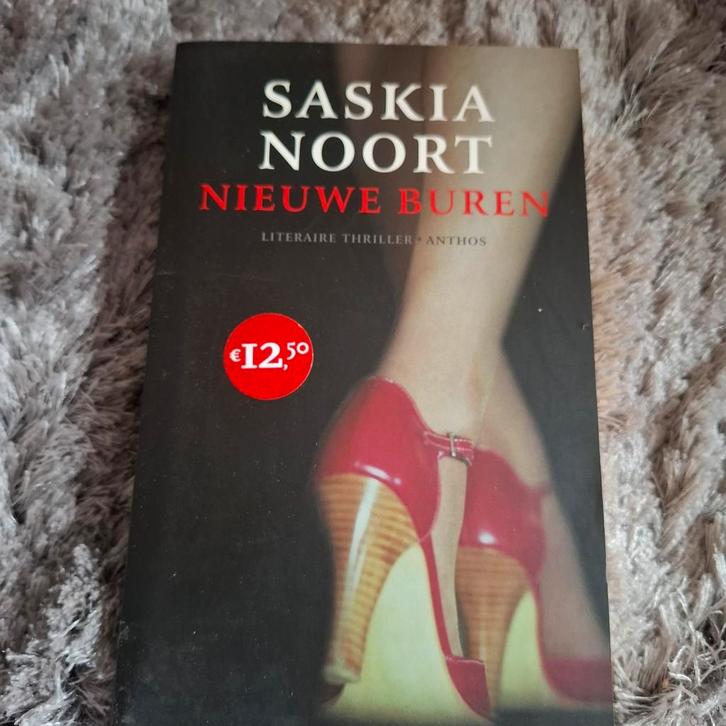 Saskia Noort - Nieuwe buren, Boeken, Thrillers, Zo goed als nieuw, Nederland, Ophalen of Verzenden