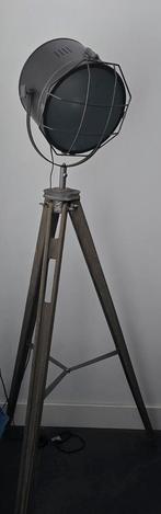 Industriële Staande Lamp met Houten Tripod, Huis en Inrichting, Lampen | Vloerlampen, Ophalen, Gebruikt, 150 tot 200 cm, Metaal
