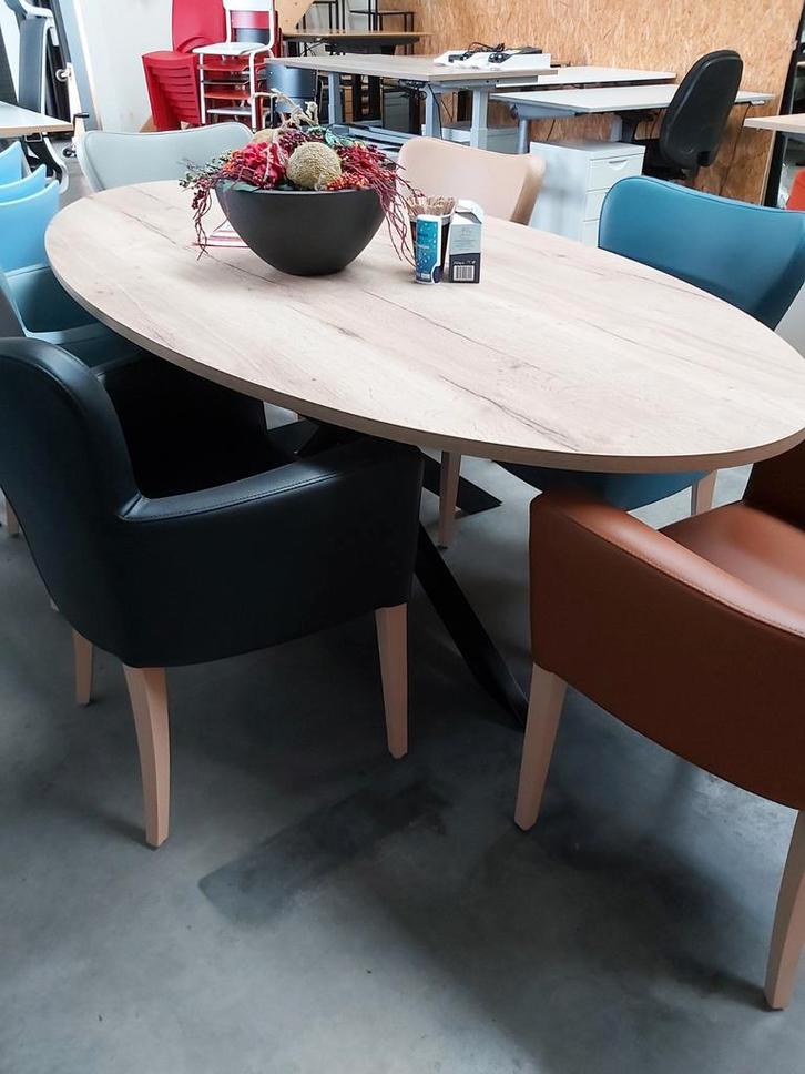 Nieuwe ovale eettafel, Huis en Inrichting, Tafels | Eettafels, Nieuw, 100 tot 150 cm, 200 cm of meer, Vijf personen of meer, Ovaal