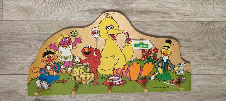 Sesamstraat Kinderkapstok Hout Vintage, Huis en Inrichting, Woonaccessoires | Kapstokken, Zo goed als nieuw, Kinderkapstok, Minder dan 100 cm