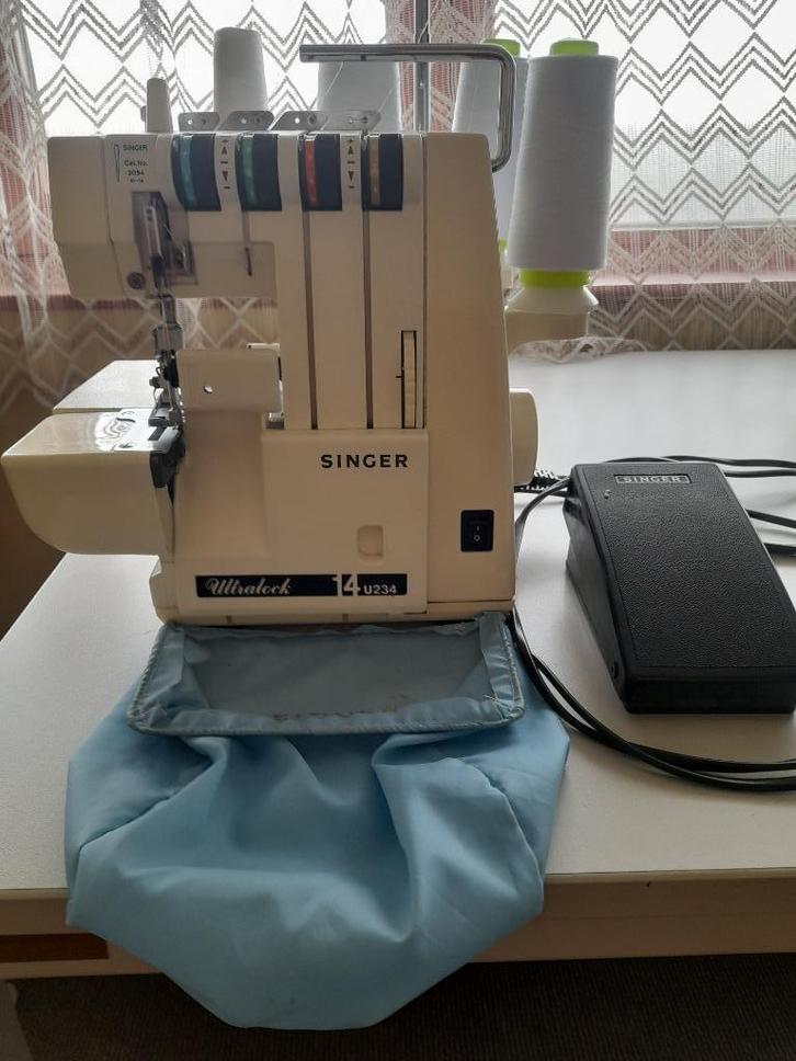 Naai Lockmachine *Singer*, Hobby en Vrije tijd, Overige Hobby en Vrije tijd, Zo goed als nieuw, Ophalen