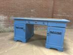 Antiek Houten bureau, groot. nu blauw, Ophalen of Verzenden