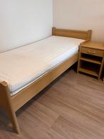 Eenpersoons seniorenbed met nachtkastje, Huis en Inrichting, Slaapkamer | Bedden, Ophalen, 90 cm, Eenpersoons, Zo goed als nieuw