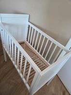 Baby wieg wiegje bedje wit matras hoeslakens, Kinderen en Baby's, Ophalen, Zo goed als nieuw, Wieg