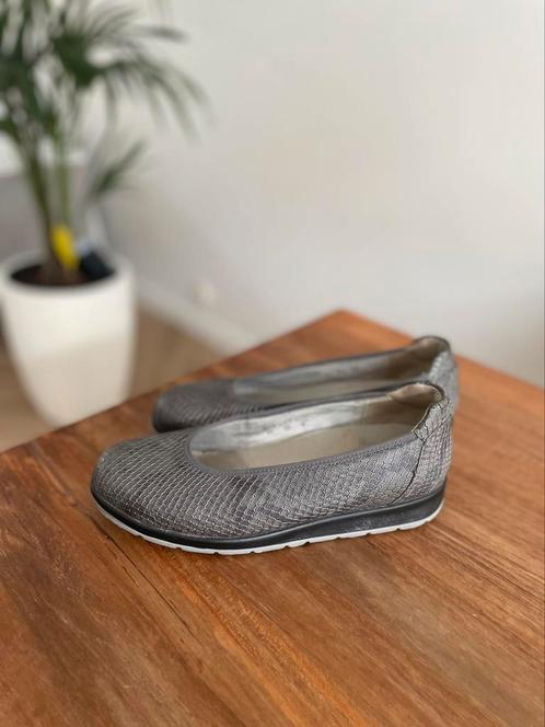 Comfy Instappers LEER!, Kleding | Dames, Schoenen, Zo goed als nieuw, Grijs, Ophalen of Verzenden