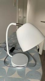 It’s about Romi bureaulampje wit, Huis en Inrichting, Lampen | Tafellampen, Minder dan 50 cm, Ophalen of Verzenden, Metaal, Scandinavisch