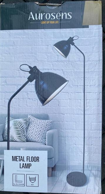 Staande lamp zwart NIEUW beschikbaar voor biedingen