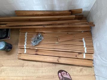 Bed zonder matras  2€ voor de moeite
