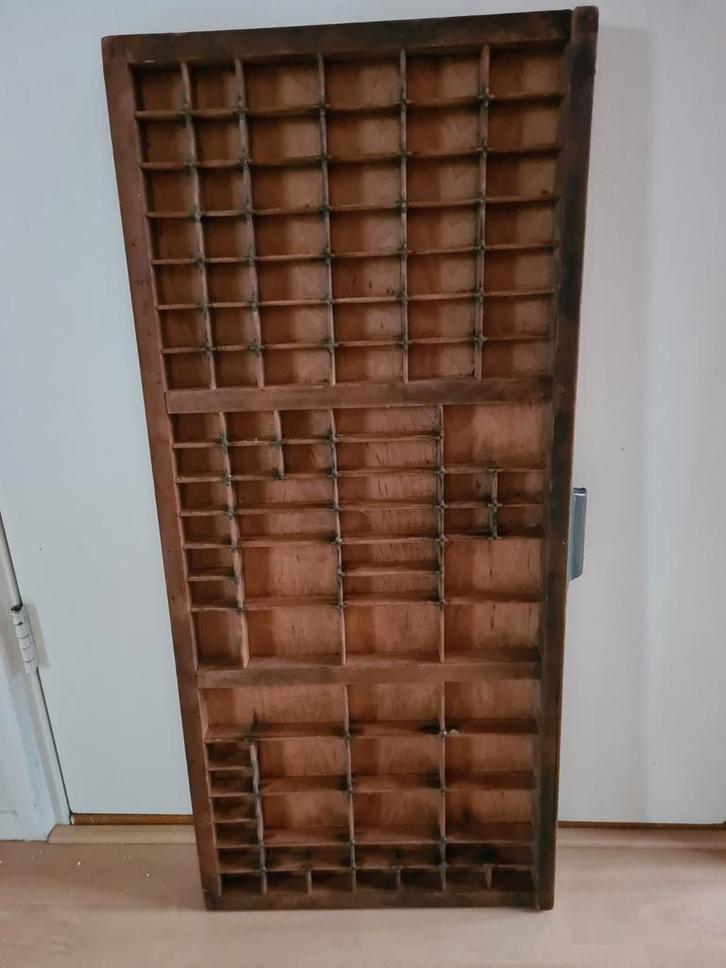 Antieke, letterzetbak, letterbak. Vintage. 82 5 cm x 37 cm., Huis en Inrichting, Woonaccessoires | Wanddecoraties, Ophalen