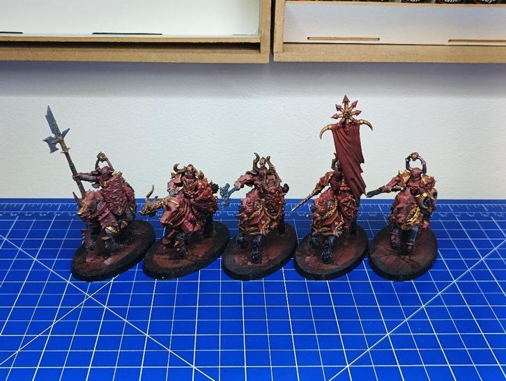 Warhammer Age of Sigmar Chaos Knights Set 1, Hobby en Vrije tijd, Wargaming, Gebruikt, Warhammer, Figuurtje(s), Met verf, Ophalen of Verzenden