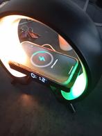 Wekker met draadloze oplader, Huis en Inrichting, Kunststof, Ophalen of Verzenden, Zo goed als nieuw, Modern