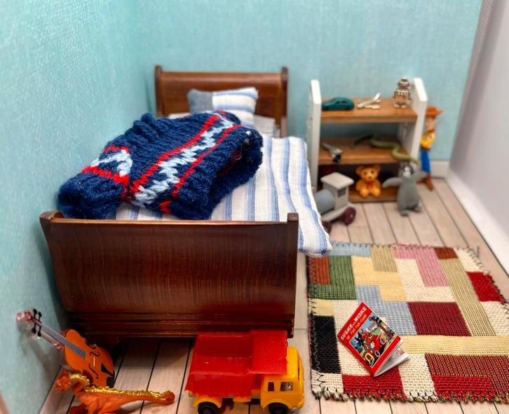 Jongenskamer poppenhuis 1.12 met veel accessoires, Verzamelen, Poppenhuizen en Toebehoren, Zo goed als nieuw, Poppenhuis, Verzenden