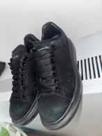 Alexander mcqueen sneaker zwart suede, Ophalen, Gebruikt, Schoenen