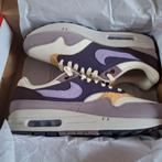 Nike air max 1 Dark Raisin Hydrangeas maat 44 wms, Kleding | Heren, Schoenen, Overige kleuren, Nike, Nieuw, Ophalen of Verzenden