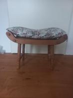 Voetenbankje met kussen, Huis en Inrichting, Gebruikt, Bruin, Klassiek, Ophalen of Verzenden