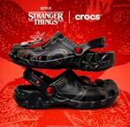 Crocs x Stranger Things - Maat 45-46, Kleding | Heren, Schoenen, Klompen, Zwart, Nieuw, Ophalen of Verzenden