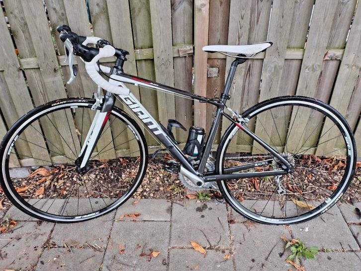 Wit/Zwarte Giant Defy Aluxx Dames Racefiets, Fietsen en Brommers, Fietsen | Racefietsen, Zo goed als nieuw, Giant, Meer dan 20 versnellingen