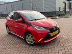 Toyota Aygo 1.0 VVT-i x-play elec ramen new APK, Auto's, Voorwielaandrijving, Euro 5, Gebruikt, 4 stoelen