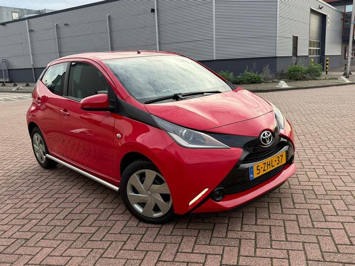 Toyota Aygo 1.0 VVT-i x-play elec ramen new APK, Auto's, Toyota, Bedrijf, Te koop, Aygo, ABS, Airbags, Centrale vergrendeling