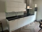 Keuken met Siemens apparatuur, Huis en Inrichting, Keuken | Complete keukens, Ophalen, Gebruikt, Wit, Graniet of Steen