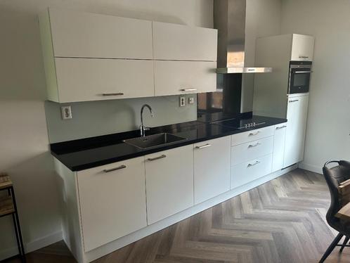 Keuken met Siemens apparatuur, Huis en Inrichting, Keuken | Complete keukens, Gebruikt, Enkelwandige keuken, Wit, Graniet of Steen
