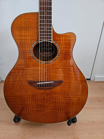 Yamaha APX-600 FM Amber semi-akoestisch beschikbaar voor biedingen