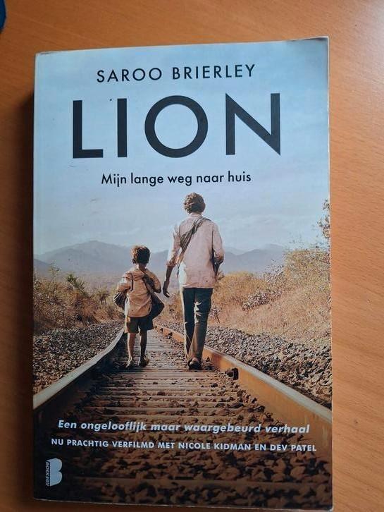 Saroo Brierley - Lion met foto's, Boeken, Overige Boeken, Zo goed als nieuw, Ophalen of Verzenden