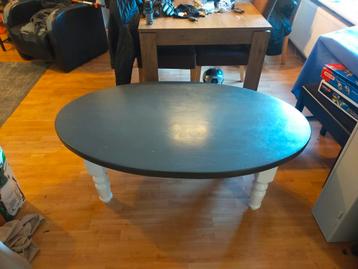 GRATIS  salon tafel beschikbaar voor biedingen