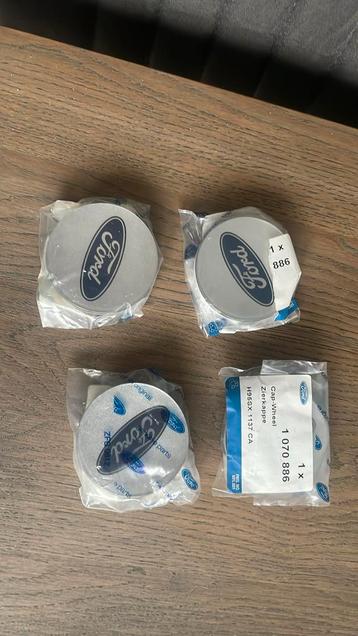 Ford Focus 1 naafdoppen. beschikbaar voor biedingen