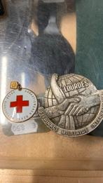 Rode kruis speld en lourdes pin, Ophalen of Verzenden, Nvt, Nvt, Nvt