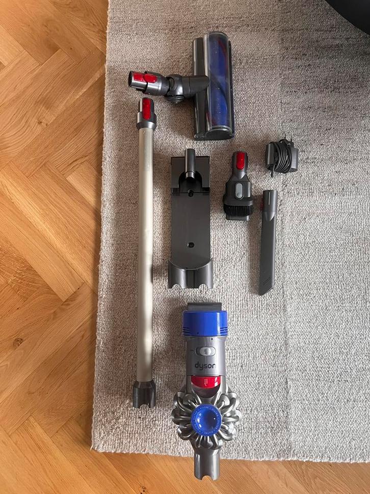 Dyson v8, stofzuiger, Witgoed en Apparatuur, Stofzuigers, Zo goed als nieuw, Ophalen