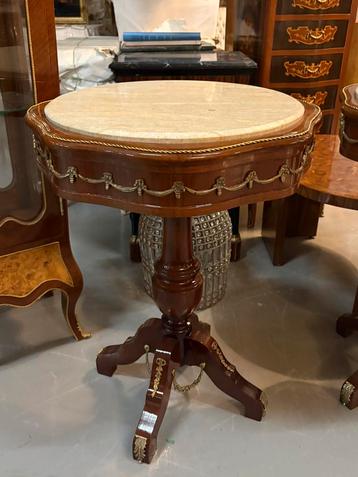 Barok tafel met marmere blad beschikbaar voor biedingen