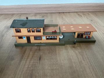 Groot stationsgebouw H0 beschikbaar voor biedingen