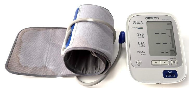 Omron bloeddrukmeter M6 Comfort: Werkend, Diversen, Verpleegmiddelen, Gebruikt, Ophalen of Verzenden