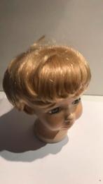 Poppenpruiken, Verzamelen, Poppen, Ophalen of Verzenden, Zo goed als nieuw, Kleertjes