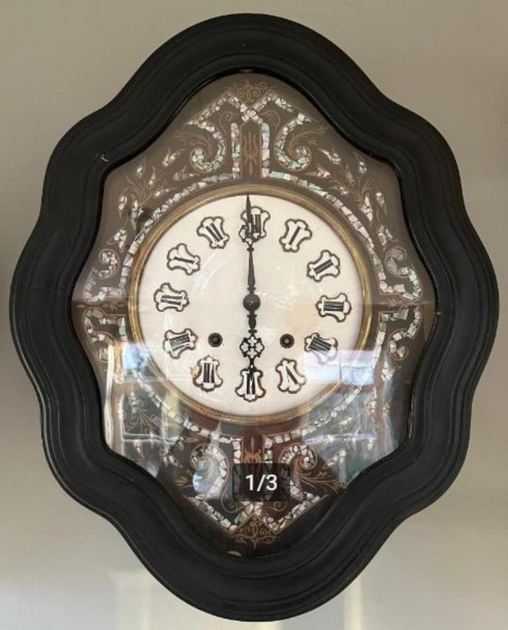 Prachtige antieke Franse wandklok, parelmoer ingelegd., Huis en Inrichting, Woonaccessoires | Klokken, Gebruikt, Wandklok, Analoog