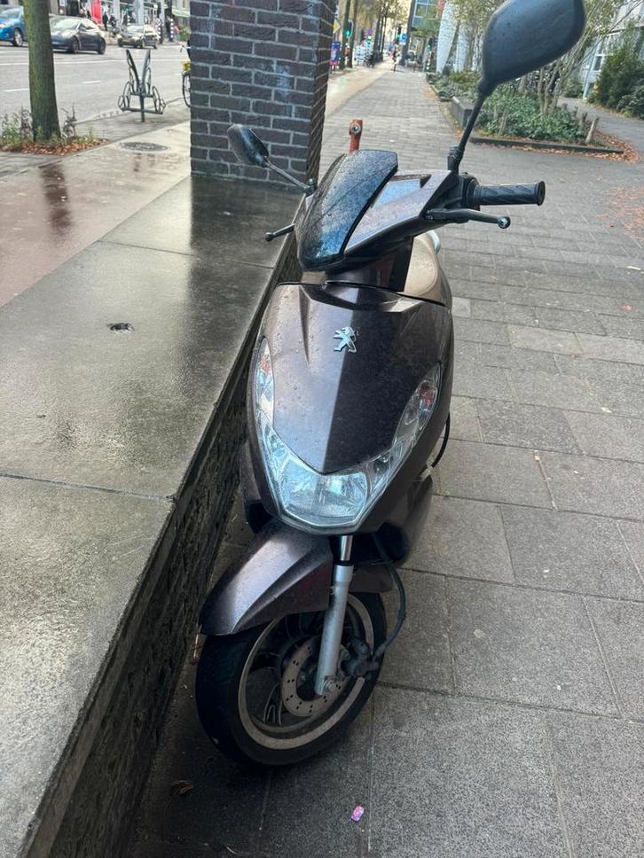 Peugeot kisbee uit 2017. Opknapper, Fietsen en Brommers, Scooters | Peugeot, Gebruikt, Overige modellen, Maximaal 25 km/u, Benzine