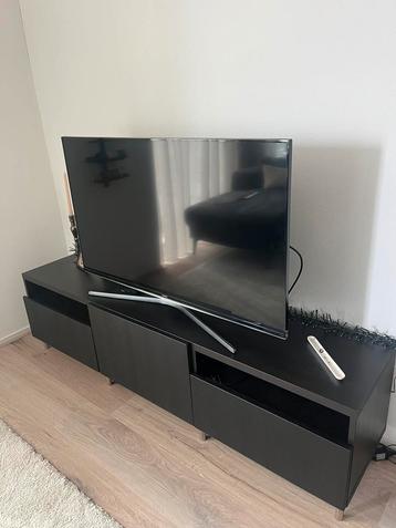 MOET ZATERDAG WEG BESTA zwart tv-meubel IKEA beschikbaar voor biedingen