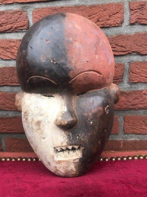 Salampasu krijgers masker, Antiek en Kunst, Curiosa en Brocante, Ophalen of Verzenden