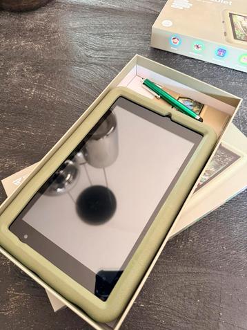 1x Kindertablet met Groene case beschikbaar voor biedingen