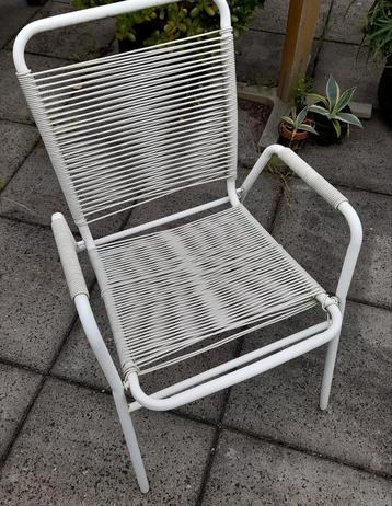 Tuinstoel beschikbaar voor biedingen