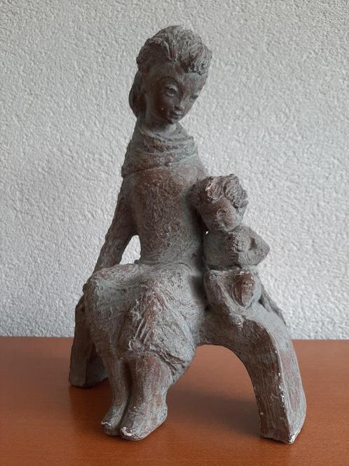 Vintage Parastone beeldje 'Moeder met kind' (27 x 18 x10 cm), Verzamelen, Beelden en Beeldjes, Zo goed als nieuw, Mens, Ophalen