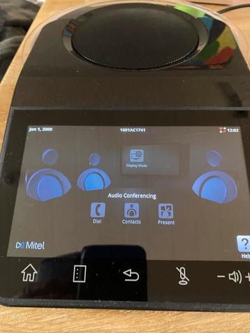 Conferentie telefoon met adapter beschikbaar voor biedingen
